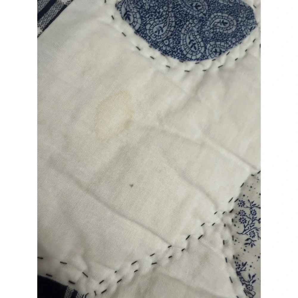 Vintage Quilt Queen Size 92 x 98 Embroidered Leaf, Country Pattern Cottagecore